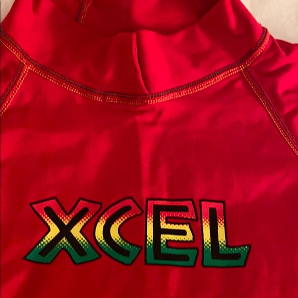Xcel- toddler rash guard -size3 & GIFT! - Picture 2 of 5